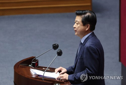 더불어민주당 노웅래 의원이 28일 국회 본회의에서 체포동의안 상정에 대한 신상 발언을 하고 있다 . [연합뉴스]